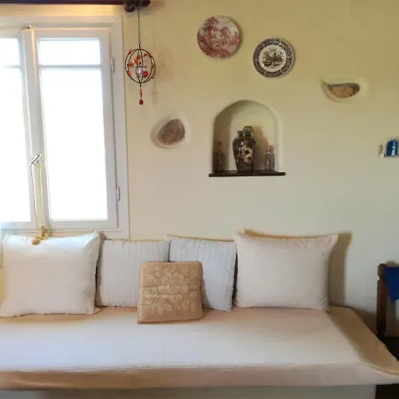 Дом отдыха Family Friendly Studio Paros For 2 Adults And 2 Children