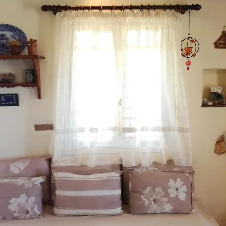 Дом отдыха Family Friendly Studio Paros For 2 Adults And 2 Children Пунда