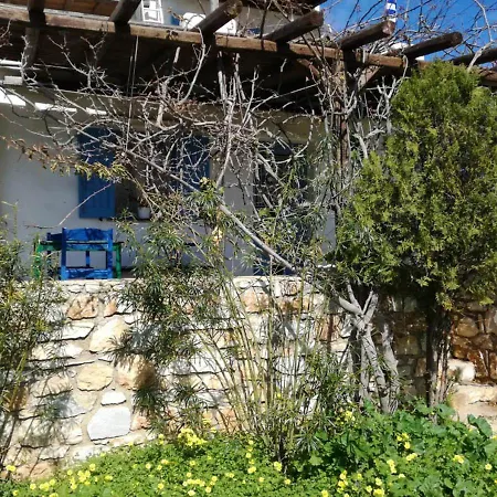 Дом отдыха Family Friendly Studio Paros For 2 Adults And 2 Children